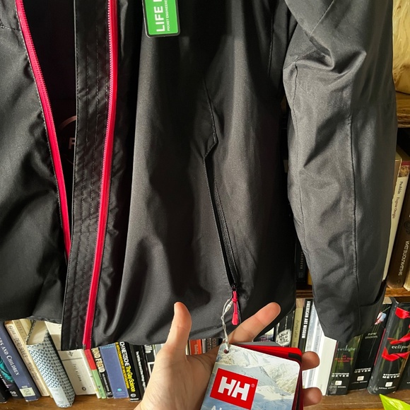 Brand new Helly Hansen ski jacket - Picture 4 of 4